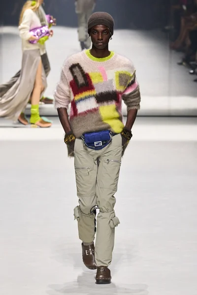 Look 18